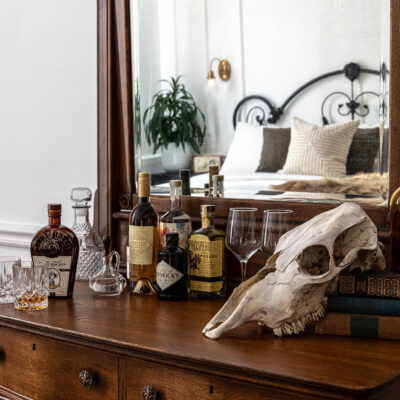 Holbrooke Hotel Queen Dresser